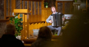 “Glasba na hribu”: Dejan Kušer, kromatična harmonika