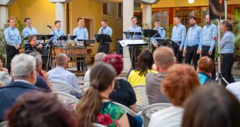 Koncert iz sklopa “Večeri v atriju”: Fantje z Jožefovega hriba