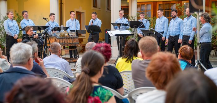 Koncert iz sklopa “Večeri v atriju”: Fantje z Jožefovega hriba